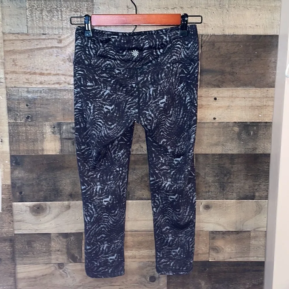✨Athleta Zebra Chaturanga Crop Leggings